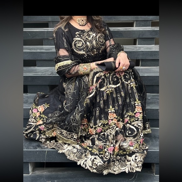Pakistani 3 piece black beautiful Maria B party/weeding wear dress - Picture 1 of 2